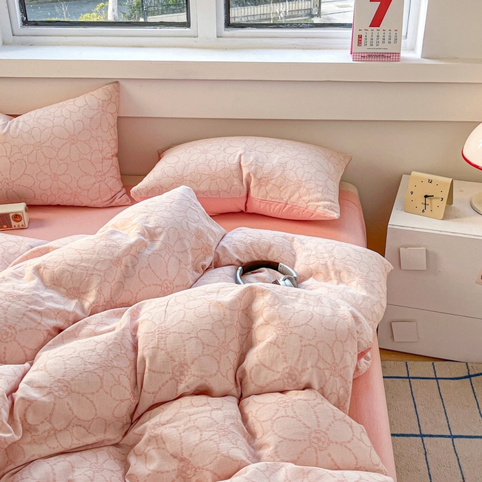 91家纺网 家纺一手货源 找家纺 菡宝 2025新款a类母婴级纯棉全棉纯棉色织三层纱提花系列四件套 洛可可-粉