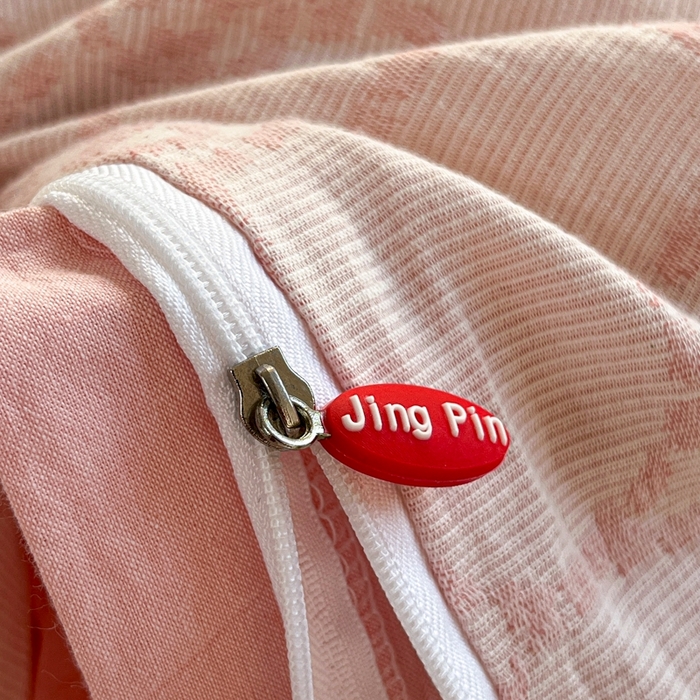 91家纺网 家纺一手货源 找家纺 菡宝 2025新款a类母婴级纯棉全棉纯棉色织三层纱提花系列四件套 洛可可-粉