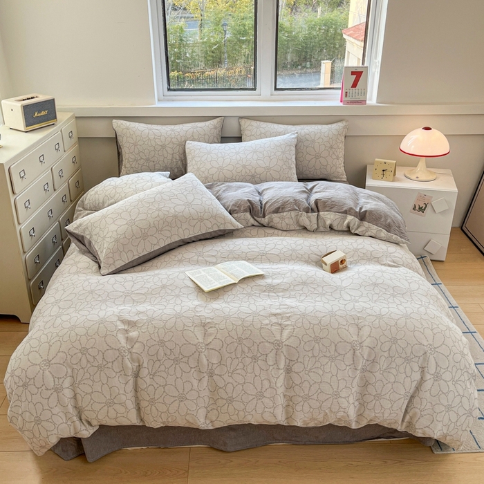 91家纺网 家纺一手货源 找家纺 菡宝 2025新款a类母婴级纯棉全棉纯棉色织三层纱提花系列四件套 洛可可-灰