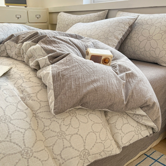 91家纺网 家纺一手货源 找家纺 菡宝 2025新款a类母婴级纯棉全棉纯棉色织三层纱提花系列四件套 洛可可-灰