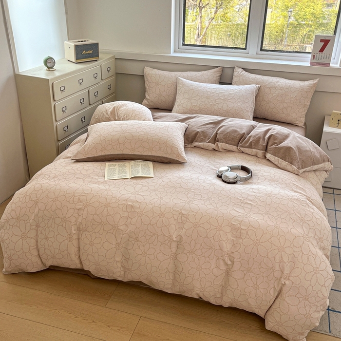 91家纺网 家纺一手货源 找家纺 菡宝 2025新款a类母婴级纯棉全棉纯棉色织三层纱提花系列四件套 洛可可-米咖