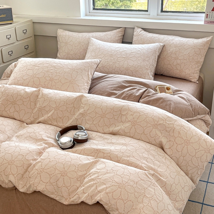 91家纺网 家纺一手货源 找家纺 菡宝 2025新款a类母婴级纯棉全棉纯棉色织三层纱提花系列四件套 洛可可-米咖