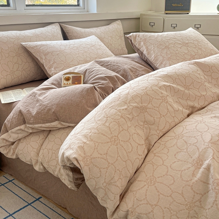 91家纺网 家纺一手货源 找家纺 菡宝 2025新款a类母婴级纯棉全棉纯棉色织三层纱提花系列四件套 洛可可-米咖