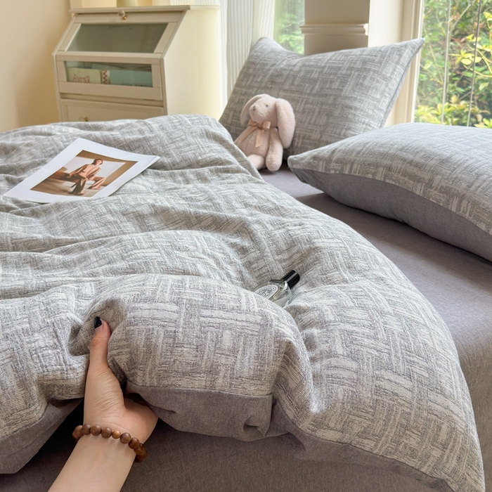 91家纺网 家纺一手货源 找家纺 菡宝 2025新款a类母婴级纯棉全棉纯棉色织三层纱提花系列四件套 米亚-灰