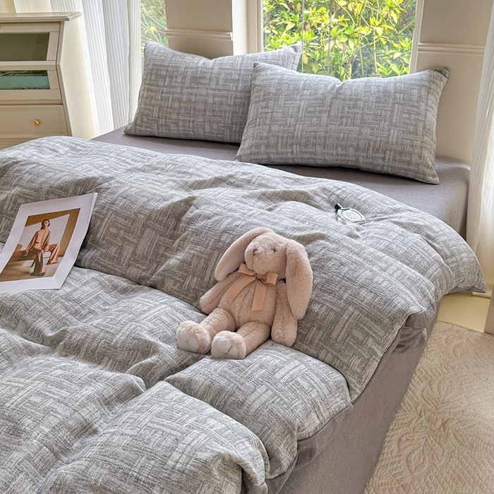 91家纺网 家纺一手货源 找家纺 菡宝 2025新款a类母婴级纯棉全棉纯棉色织三层纱提花系列四件套 米亚-灰