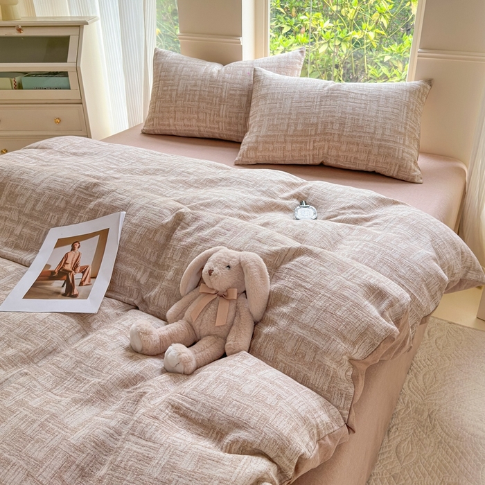 91家纺网 家纺一手货源 找家纺 菡宝 2025新款a类母婴级纯棉全棉纯棉色织三层纱提花系列四件套 米亚-卡其