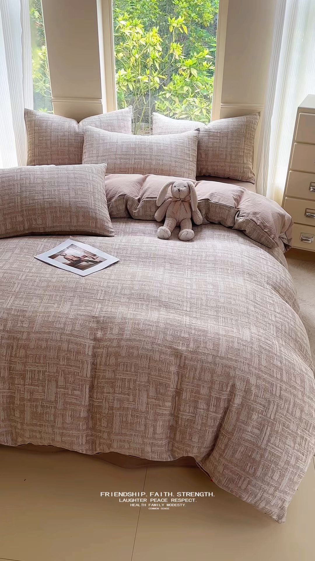 91家纺网 家纺一手货源 找家纺 菡宝 2025新款a类母婴级纯棉全棉纯棉色织三层纱提花系列四件套 米亚-卡其