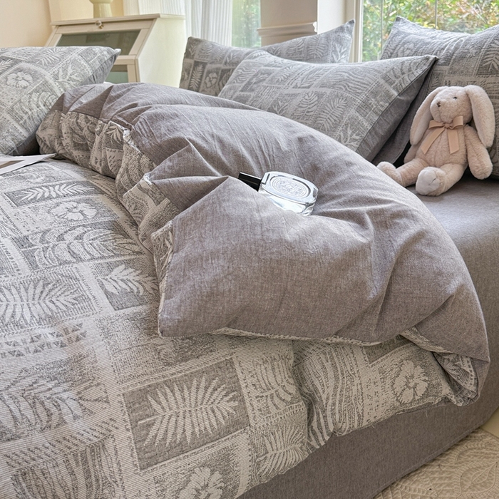 91家纺网 家纺一手货源 找家纺 菡宝 2025新款a类母婴级纯棉全棉纯棉色织三层纱提花系列四件套 叶之美-灰