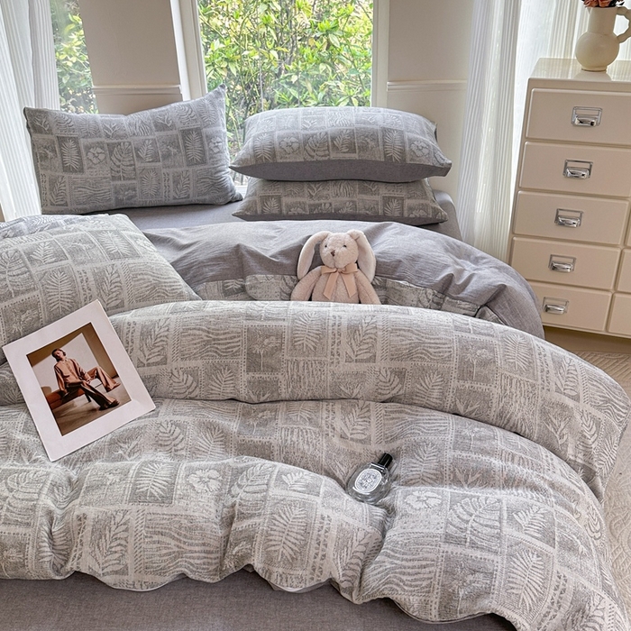 91家纺网 家纺一手货源 找家纺 菡宝 2025新款a类母婴级纯棉全棉纯棉色织三层纱提花系列四件套 叶之美-灰