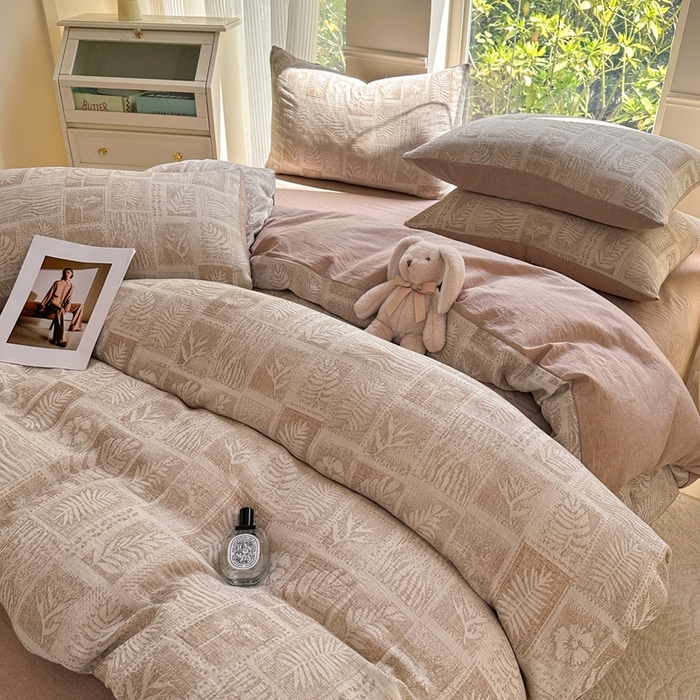 91家纺网 家纺一手货源 找家纺 菡宝 2025新款a类母婴级纯棉全棉纯棉色织三层纱提花系列四件套 叶之美-卡其