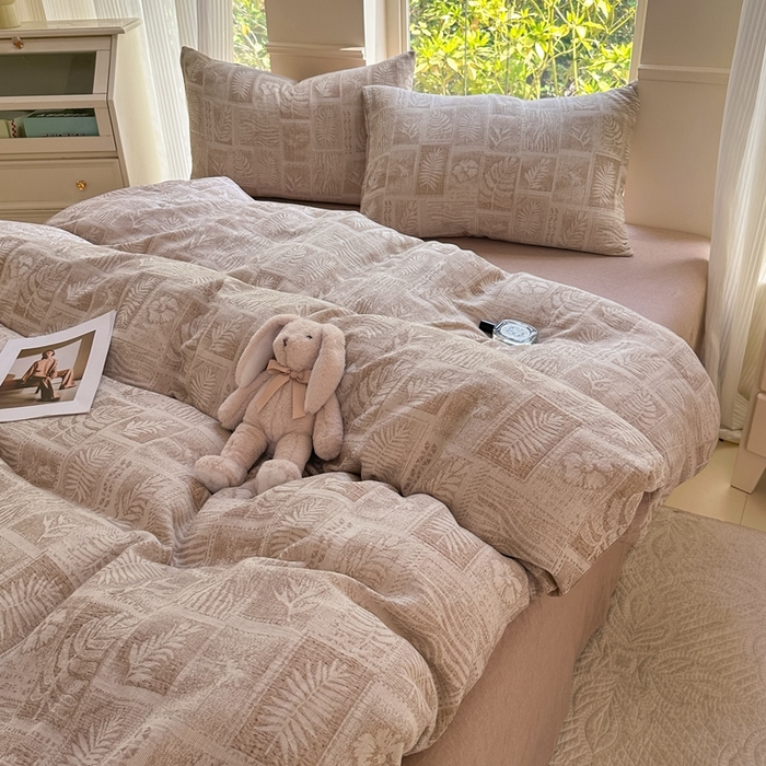 91家纺网 家纺一手货源 找家纺 菡宝 2025新款a类母婴级纯棉全棉纯棉色织三层纱提花系列四件套 叶之美-卡其