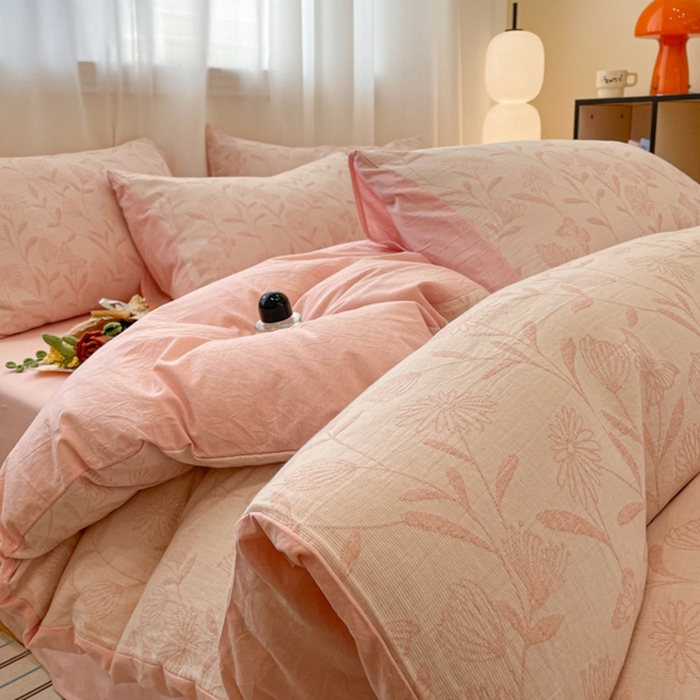 91家纺网 家纺一手货源 找家纺 菡宝 2025新款a类母婴级纯棉全棉纯棉色织三层纱提花系列四件套 韵蝶-粉