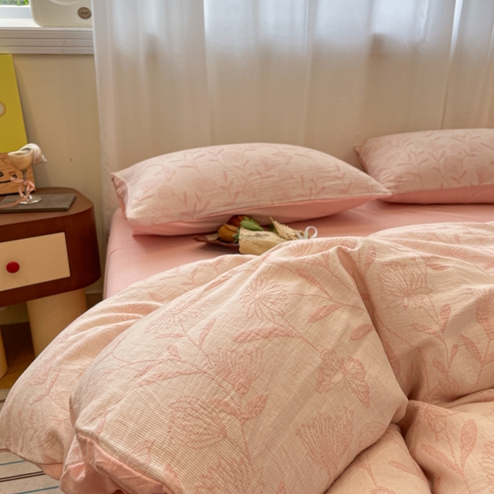 91家纺网 家纺一手货源 找家纺 菡宝 2025新款a类母婴级纯棉全棉纯棉色织三层纱提花系列四件套 韵蝶-粉