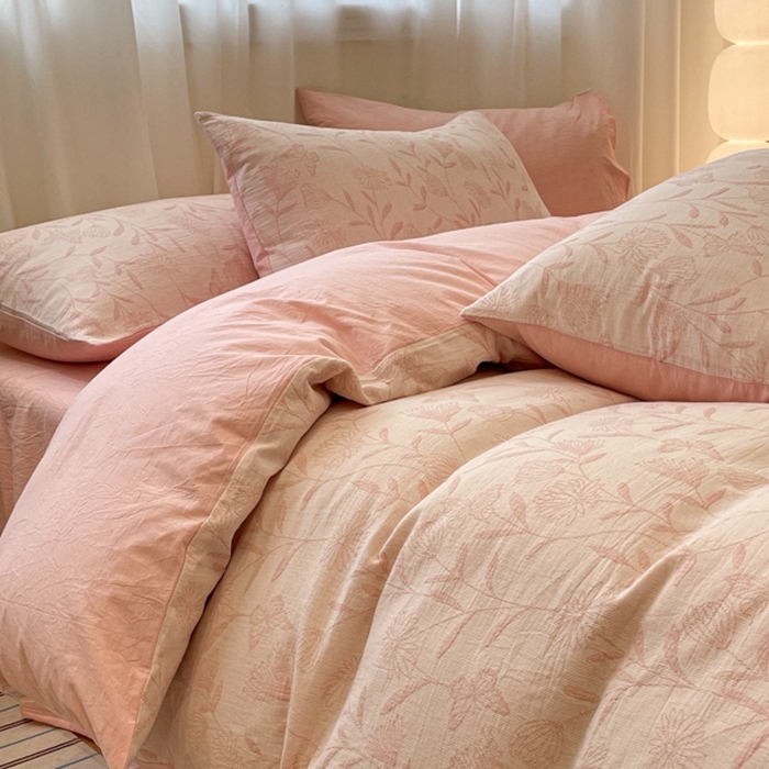 91家纺网 家纺一手货源 找家纺 菡宝 2025新款a类母婴级纯棉全棉纯棉色织三层纱提花系列四件套 韵蝶-粉