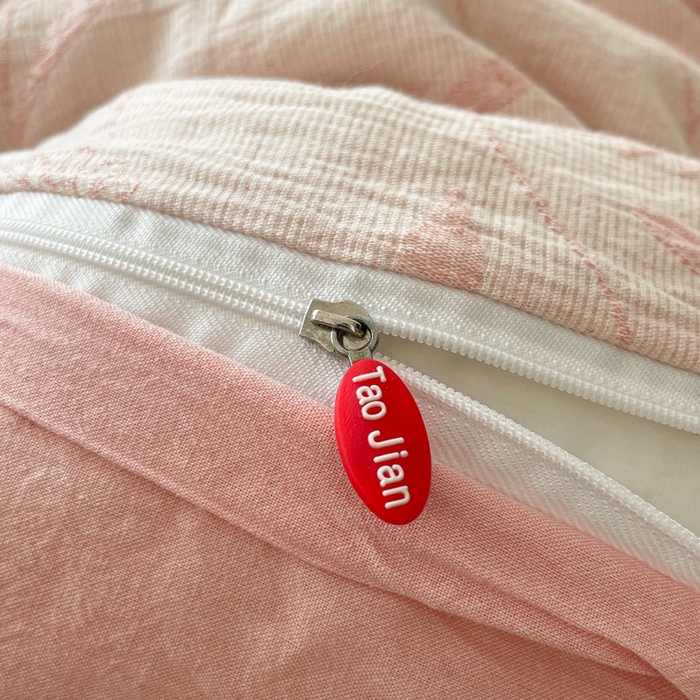 91家纺网 家纺一手货源 找家纺 菡宝 2025新款a类母婴级纯棉全棉纯棉色织三层纱提花系列四件套 韵蝶-粉