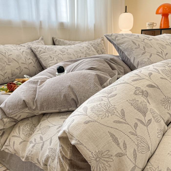 91家纺网 家纺一手货源 找家纺 菡宝 2025新款a类母婴级纯棉全棉纯棉色织三层纱提花系列四件套 韵蝶-灰