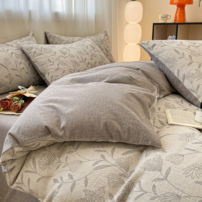 91家纺网 家纺一手货源 找家纺 菡宝 2025新款a类母婴级纯棉全棉纯棉色织三层纱提花系列四件套 韵蝶-灰