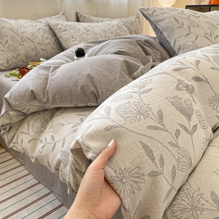 91家纺网 家纺一手货源 找家纺 菡宝 2025新款a类母婴级纯棉全棉纯棉色织三层纱提花系列四件套 韵蝶-灰