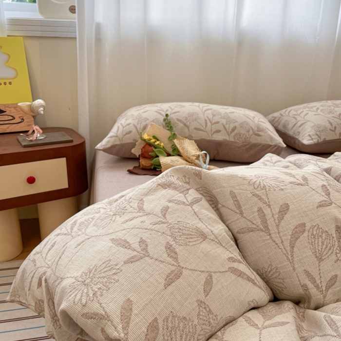 91家纺网 家纺一手货源 找家纺 菡宝 2025新款a类母婴级纯棉全棉纯棉色织三层纱提花系列四件套 韵蝶-米咖