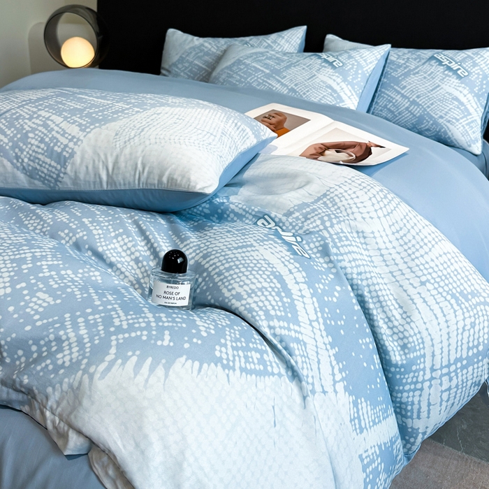 91家纺网 家纺一手货源 找家纺 新方向 2025春夏新款天丝数码印花四件套-凛风逸韵 凛风逸韵以太蓝