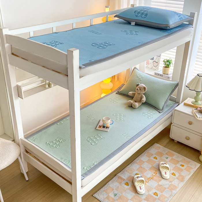 91家纺网 家纺一手货源 找家纺 耐思2025a类冰豆豆提花凉席学生款潮牌熊系列 潮牌態-抹茶绿