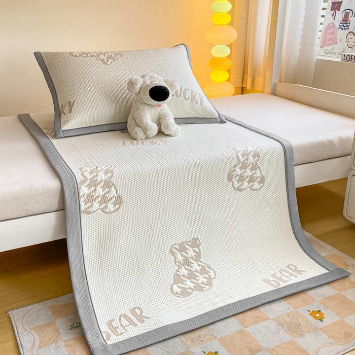 91家纺网 家纺一手货源 找家纺 （总）耐思2025a类冰豆豆提花凉席学生款潮牌熊系列