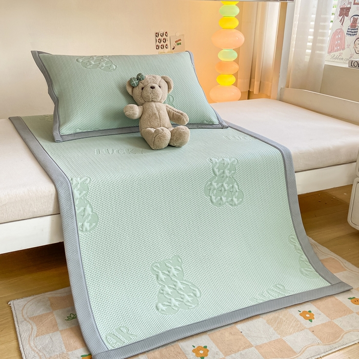 91家纺网 家纺一手货源 找家纺 耐思2025a类冰豆豆提花凉席学生款潮牌熊系列 潮牌態-抹茶绿