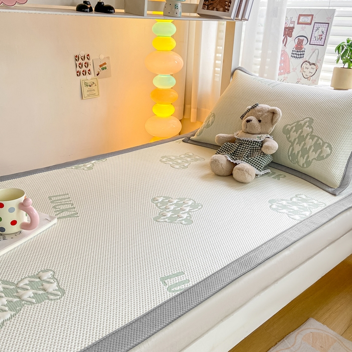 91家纺网 家纺一手货源 找家纺 耐思2025a类冰豆豆提花凉席学生款潮牌熊系列 潮牌態-浅緑