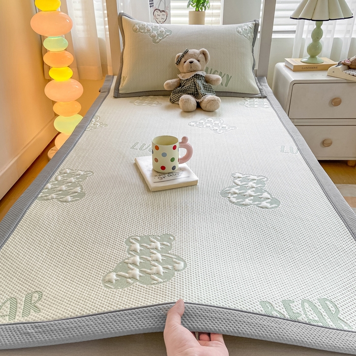 91家纺网 家纺一手货源 找家纺 耐思2025a类冰豆豆提花凉席学生款潮牌熊系列 潮牌態-浅緑