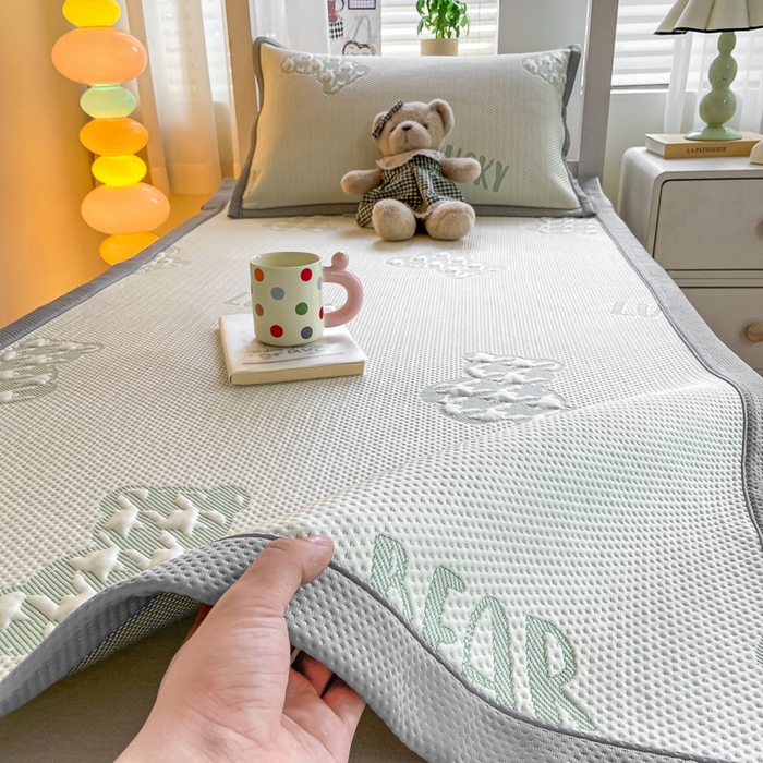 91家纺网 家纺一手货源 找家纺 耐思2025a类冰豆豆提花凉席学生款潮牌熊系列 潮牌態-浅緑