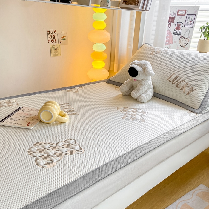 91家纺网 家纺一手货源 找家纺 耐思2025a类冰豆豆提花凉席学生款潮牌熊系列 潮牌態-浅棕