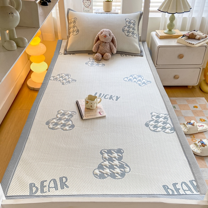 91家纺网 家纺一手货源 找家纺 耐思2025a类冰豆豆提花凉席学生款潮牌熊系列 潮牌熊-深蓝