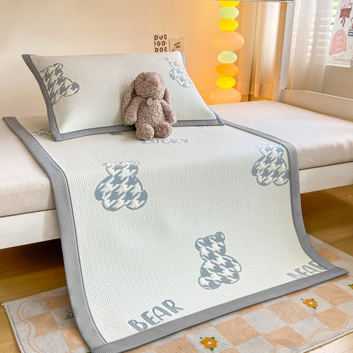 91家纺网 家纺一手货源 找家纺 耐思2025a类冰豆豆提花凉席学生款潮牌熊系列 潮牌熊-深蓝