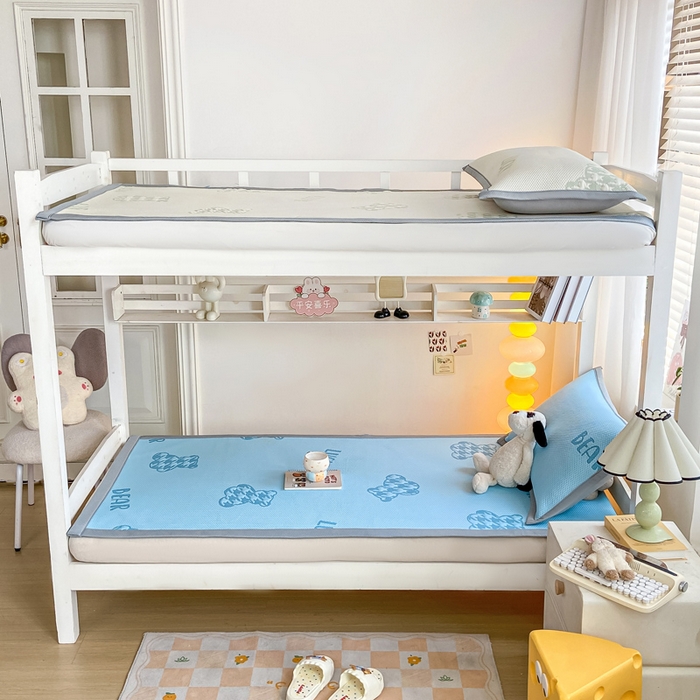 91家纺网 家纺一手货源 找家纺 耐思2025a类冰豆豆提花凉席学生款潮牌熊系列 潮牌熊-天兰