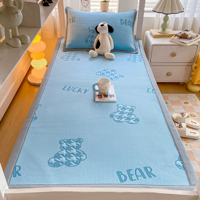 91家纺网 家纺一手货源 找家纺 耐思2025a类冰豆豆提花凉席学生款潮牌熊系列 潮牌熊-天兰