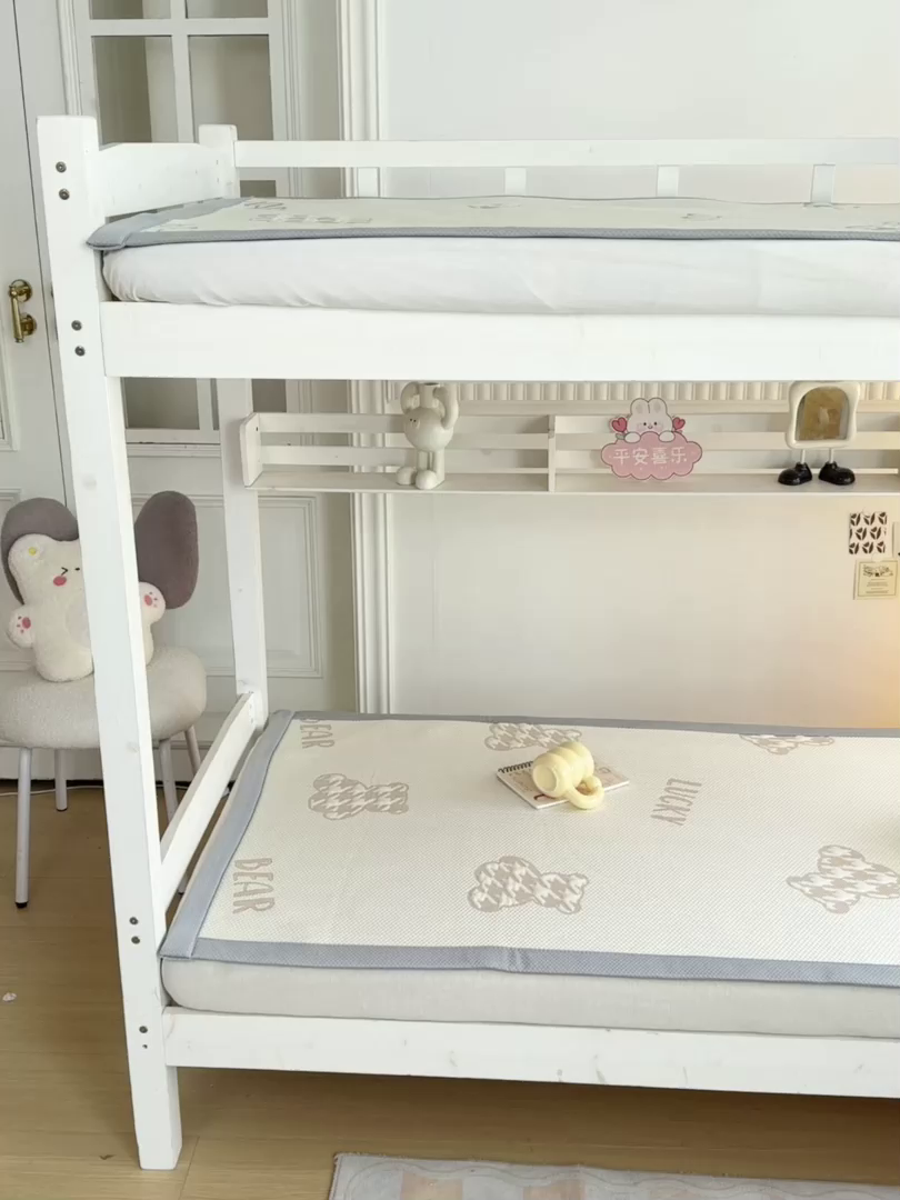 91家纺网 家纺一手货源 找家纺 耐思2025a类冰豆豆提花凉席学生款潮牌熊系列 潮牌熊-深蓝