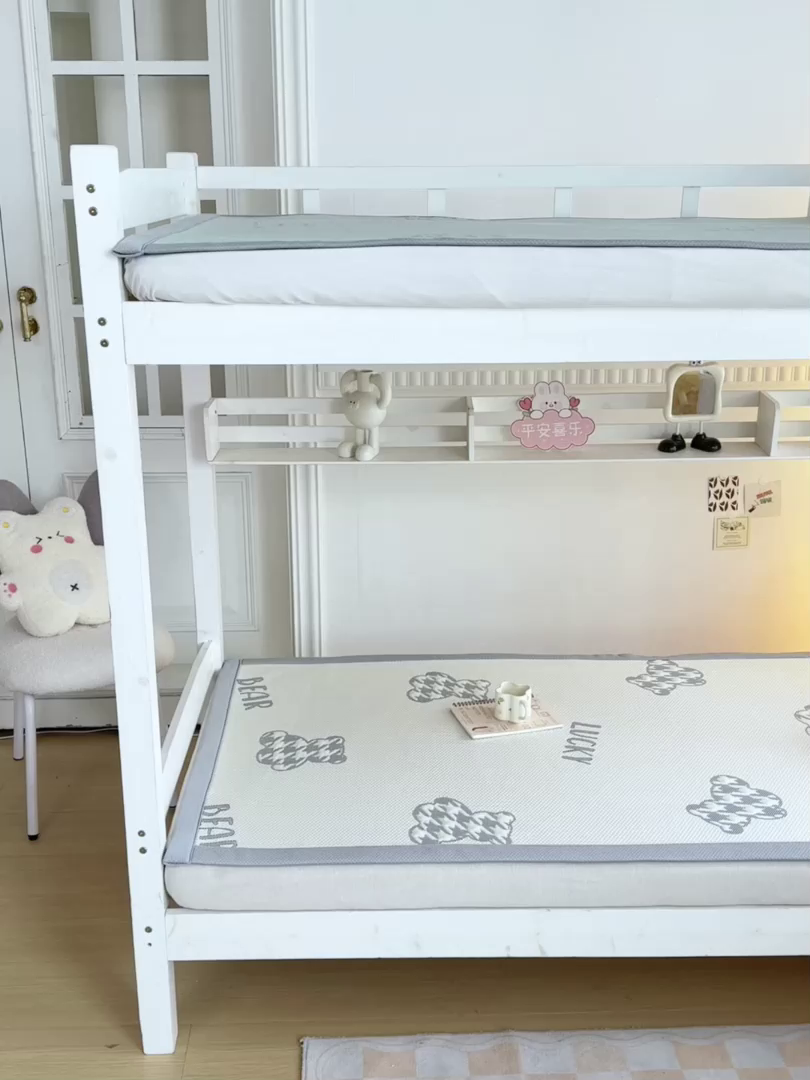 91家纺网 家纺一手货源 找家纺 耐思2025a类冰豆豆提花凉席学生款潮牌熊系列 潮牌態-浅緑