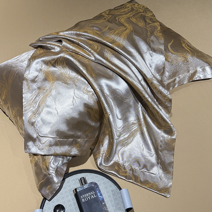 91家纺网 家纺一手货源 找家纺 七夜居 2025新款直播爆款欧式轻奢贡缎提花磨毛四件套 流金溢彩