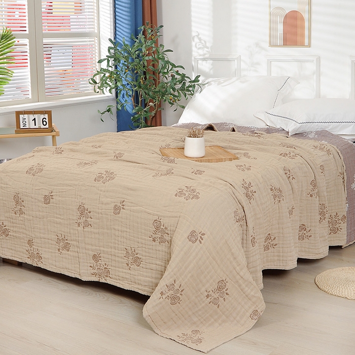 91家纺网 家纺一手货源 找家纺 萌飞 2025春夏新款全棉纯棉超柔四层泡纱布毛巾被 密恋