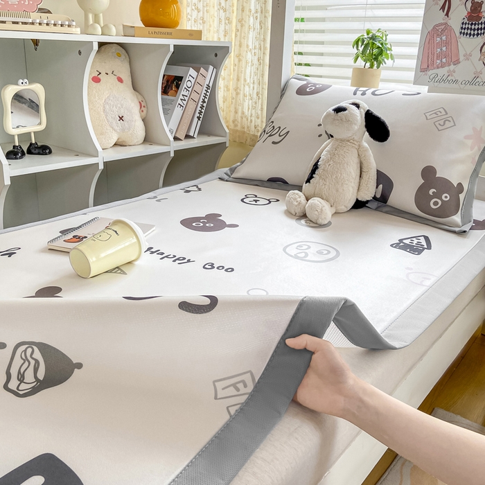 91家纺网 家纺一手货源 找家纺 耐思家纺 2025春夏新款A类冰丝印花凉席空调席学生系列 happy能仔