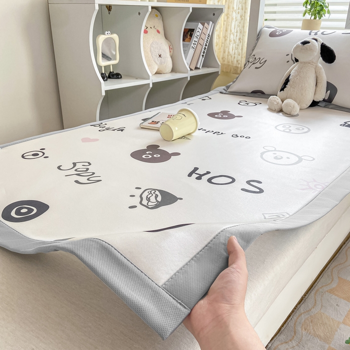 91家纺网 家纺一手货源 找家纺 耐思家纺 2025春夏新款A类冰丝印花凉席空调席学生系列 happy能仔