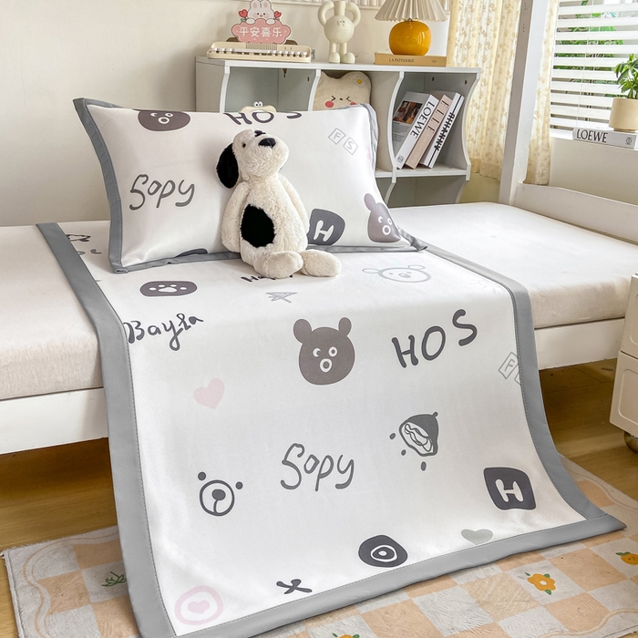 91家纺网 家纺一手货源 找家纺 耐思家纺 2025春夏新款A类冰丝印花凉席空调席学生系列 happy能仔