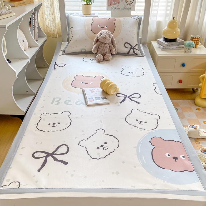 91家纺网 家纺一手货源 找家纺 耐思家纺 2025春夏新款A类冰丝印花凉席空调席学生系列 宝贝熊