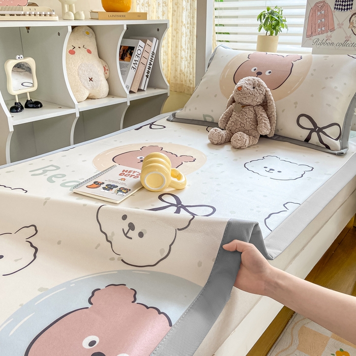 91家纺网 家纺一手货源 找家纺 耐思家纺 2025春夏新款A类冰丝印花凉席空调席学生系列 宝贝熊