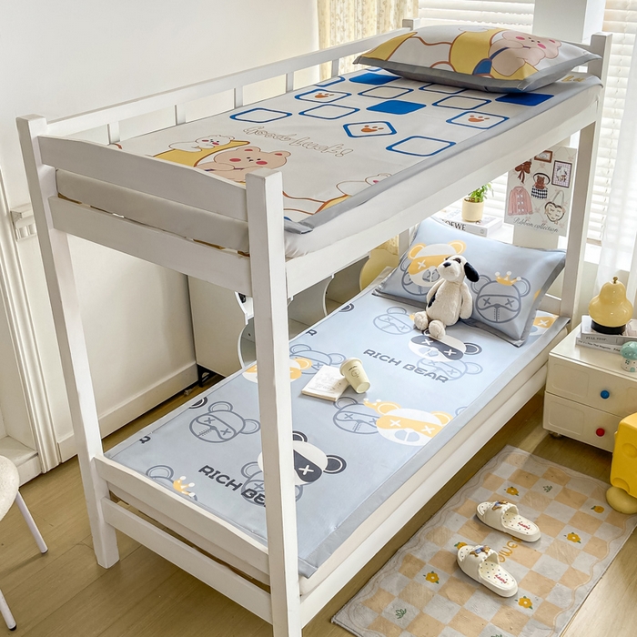 91家纺网 家纺一手货源 找家纺 耐思家纺 2025春夏新款A类冰丝印花凉席空调席学生系列 暴力熊