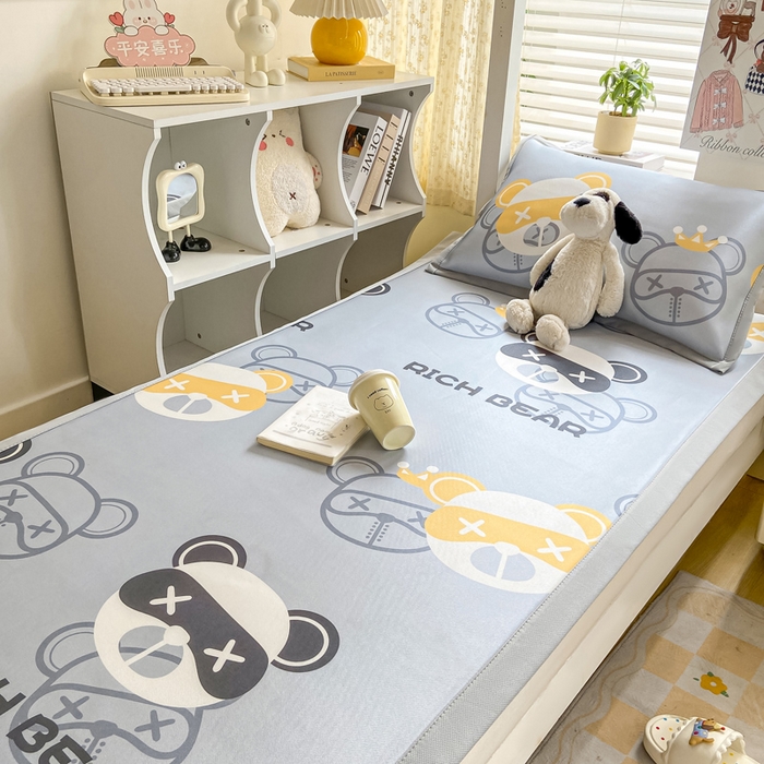 91家纺网 家纺一手货源 找家纺 耐思家纺 2025春夏新款A类冰丝印花凉席空调席学生系列 暴力熊