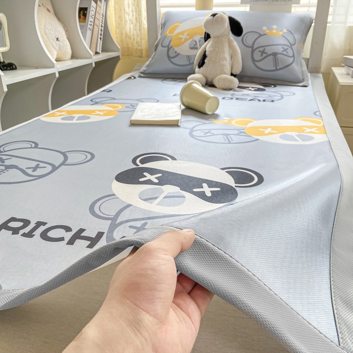 91家纺网 家纺一手货源 找家纺 耐思家纺 2025春夏新款A类冰丝印花凉席空调席学生系列 暴力熊