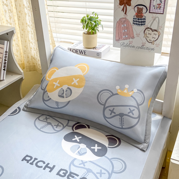 91家纺网 家纺一手货源 找家纺 耐思家纺 2025春夏新款A类冰丝印花凉席空调席学生系列 暴力熊