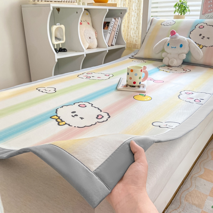 91家纺网 家纺一手货源 找家纺 耐思家纺 2025春夏新款A类冰丝印花凉席空调席学生系列 彩条猫咪