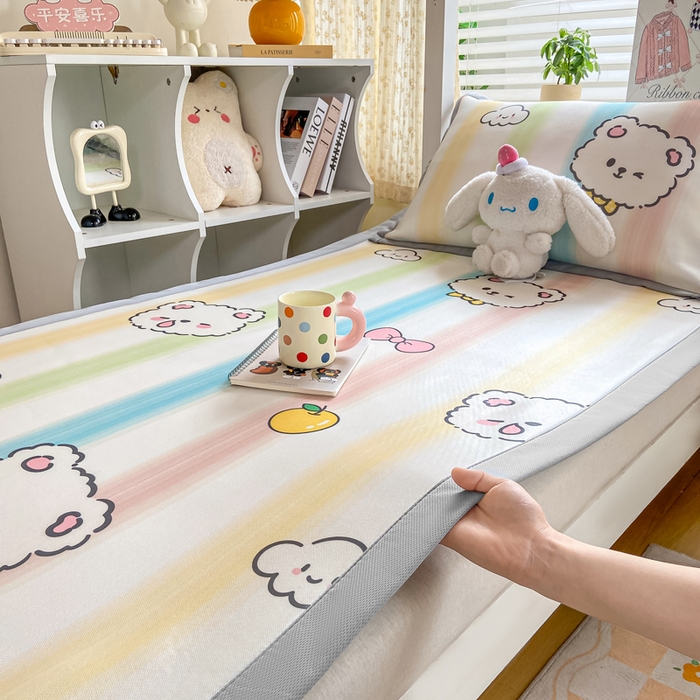 91家纺网 家纺一手货源 找家纺 耐思家纺 2025春夏新款A类冰丝印花凉席空调席学生系列 彩条猫咪